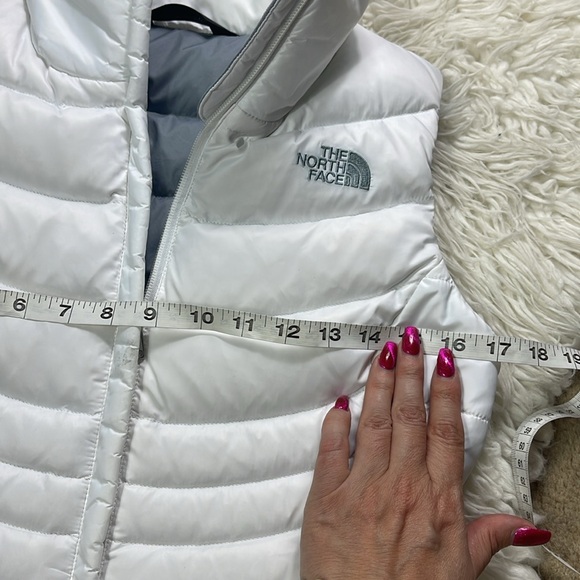 THE NORTH FACE White 550 Goose Down Aconcagua Vest - Picture 5 of 16